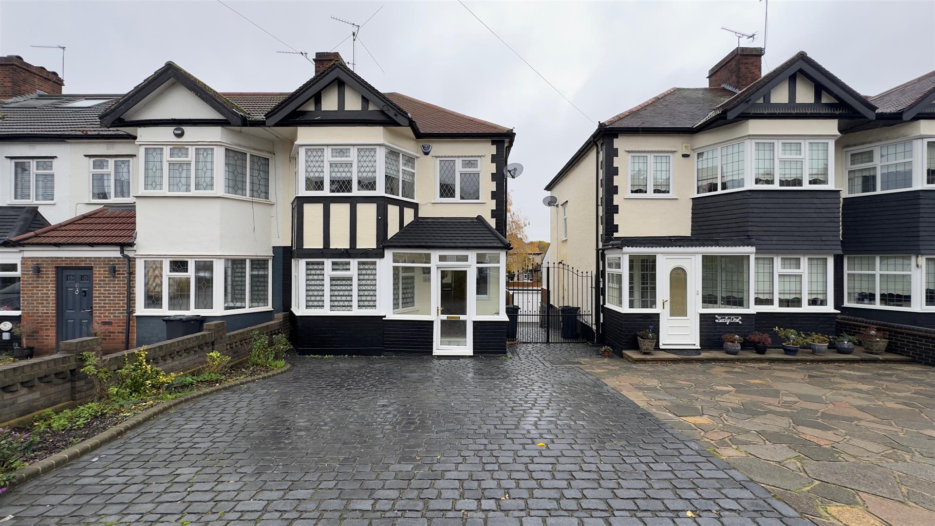 House Westview Drive in Greater London