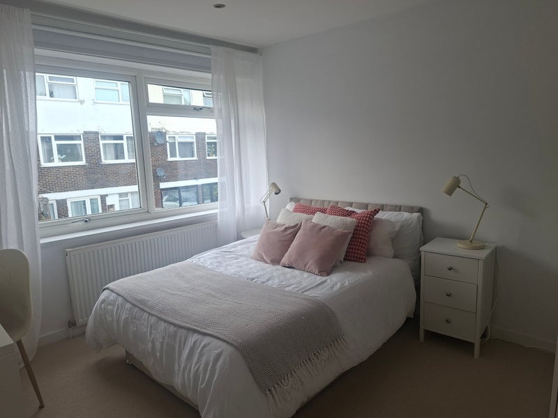 Room Tobin Close in Greater London