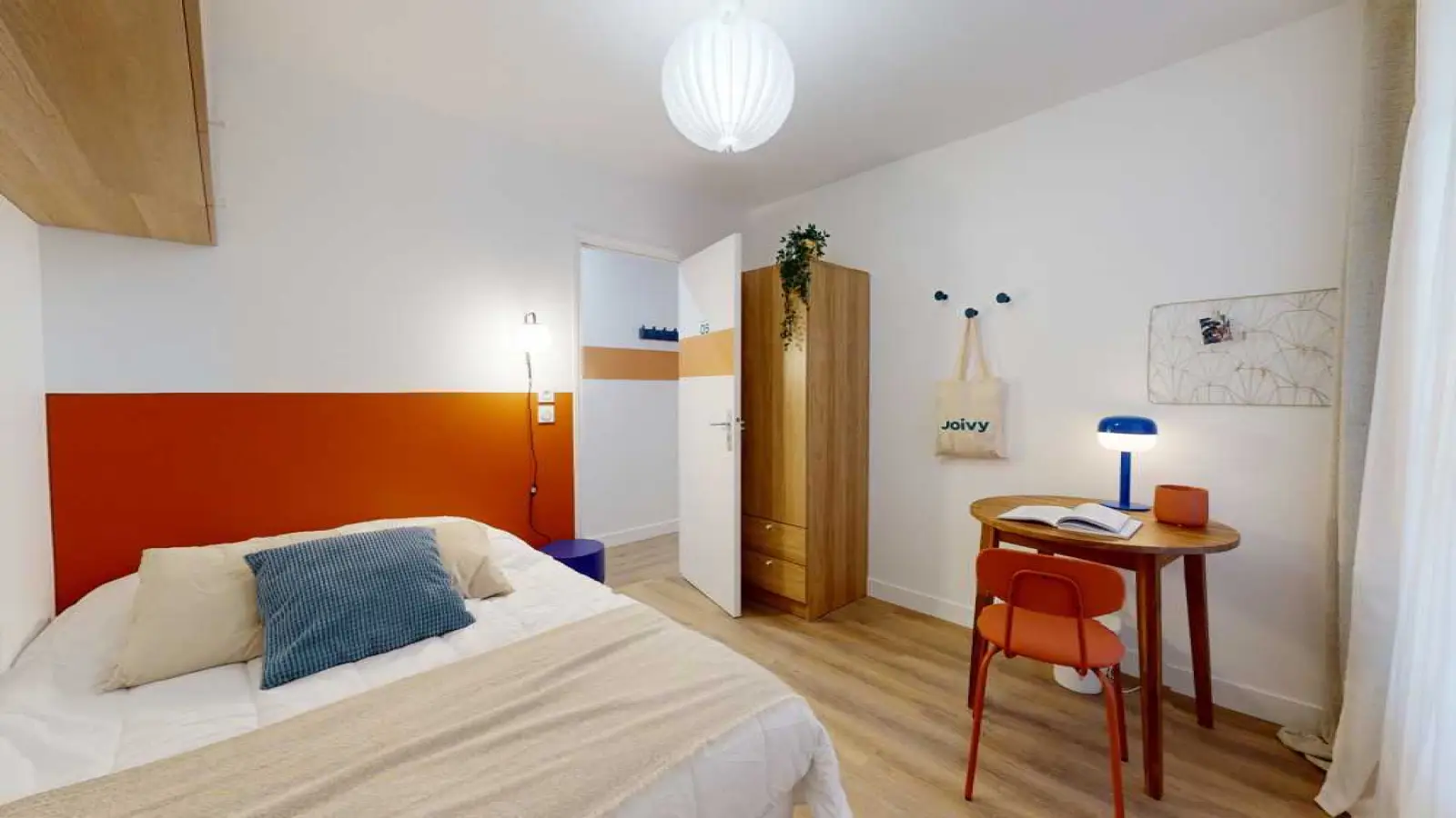 Room Rue du Chalet in Paris