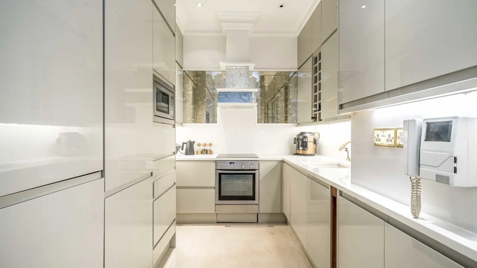 Flat Upper Brook Street in City of Westminster