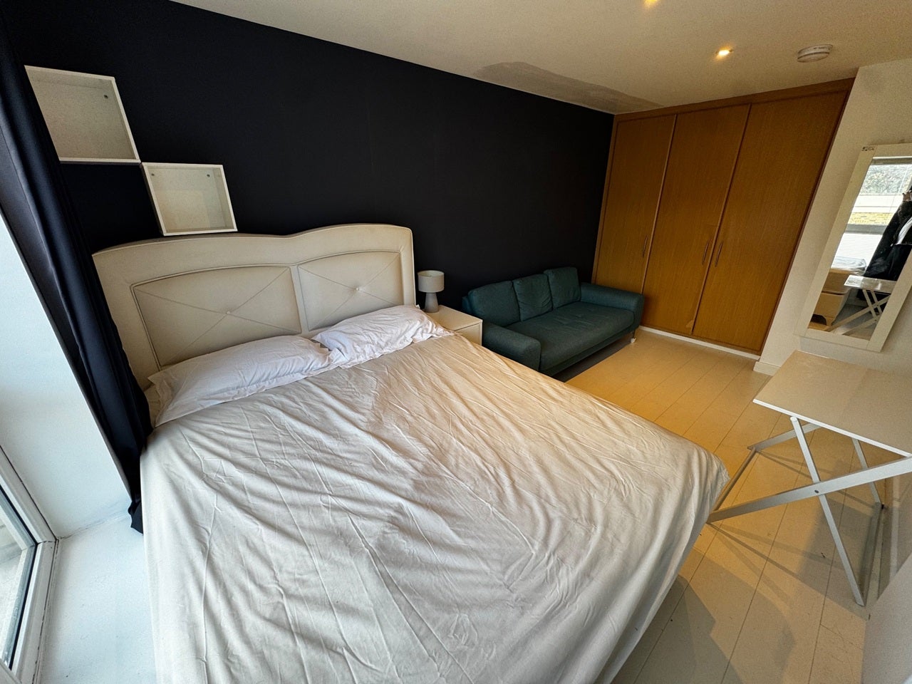 Room Westferry Road in Greater London