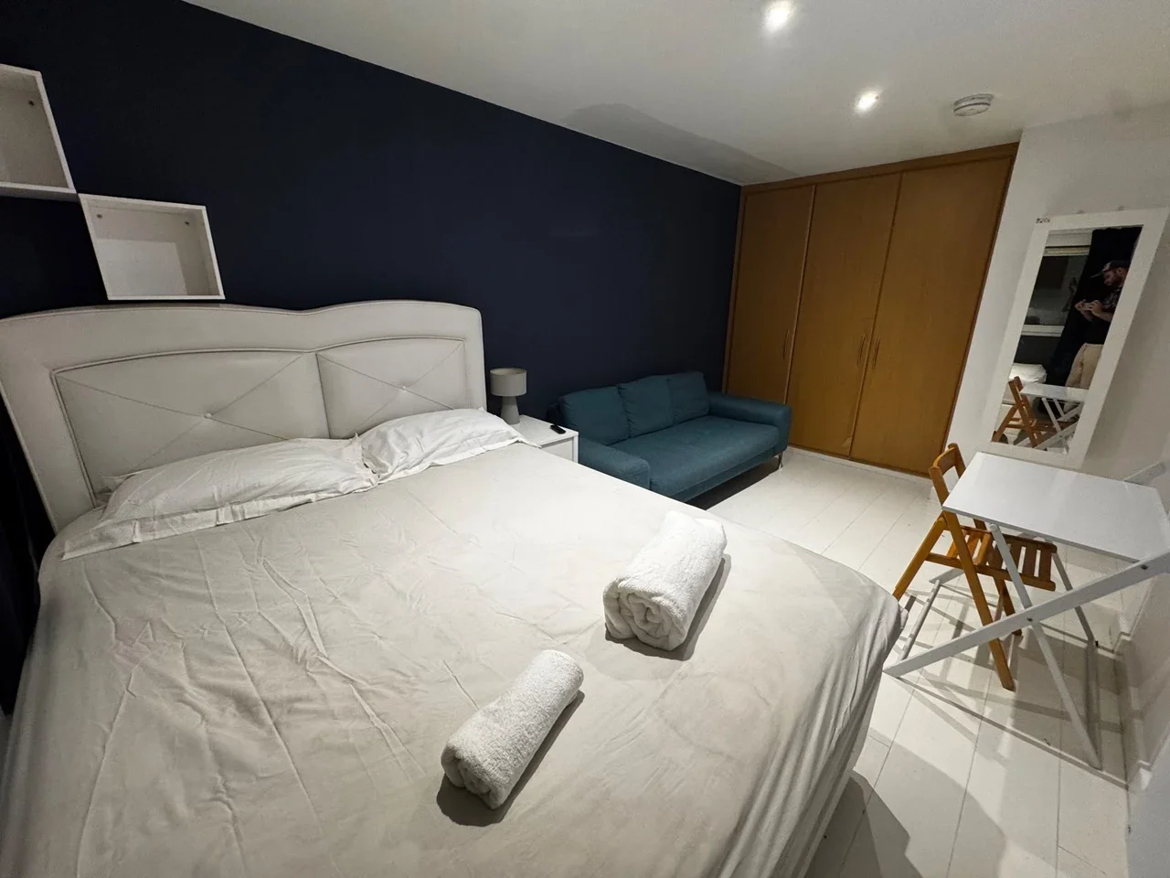 Room Westferry Road in Greater London