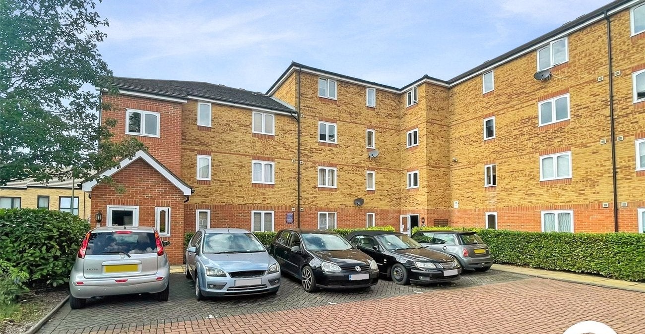 Flat Erith Road in Greater London