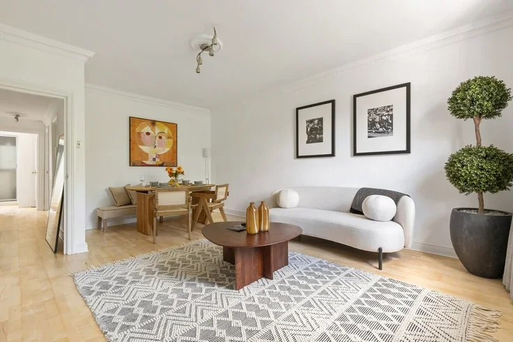 Flat Sloane Street in Greater London