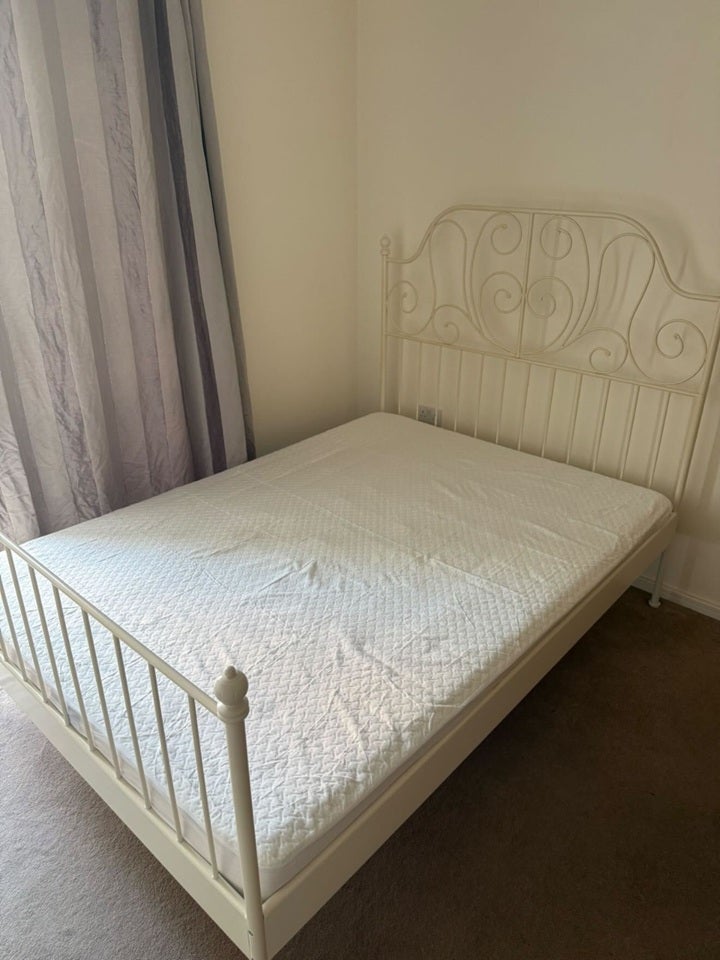Room Hawthorne Grove in Milton Keynes