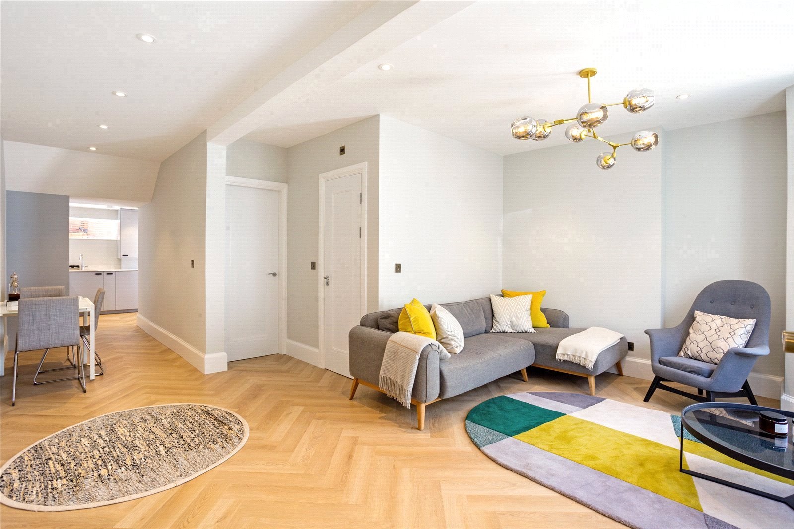 Flat Overstone Road in Greater London