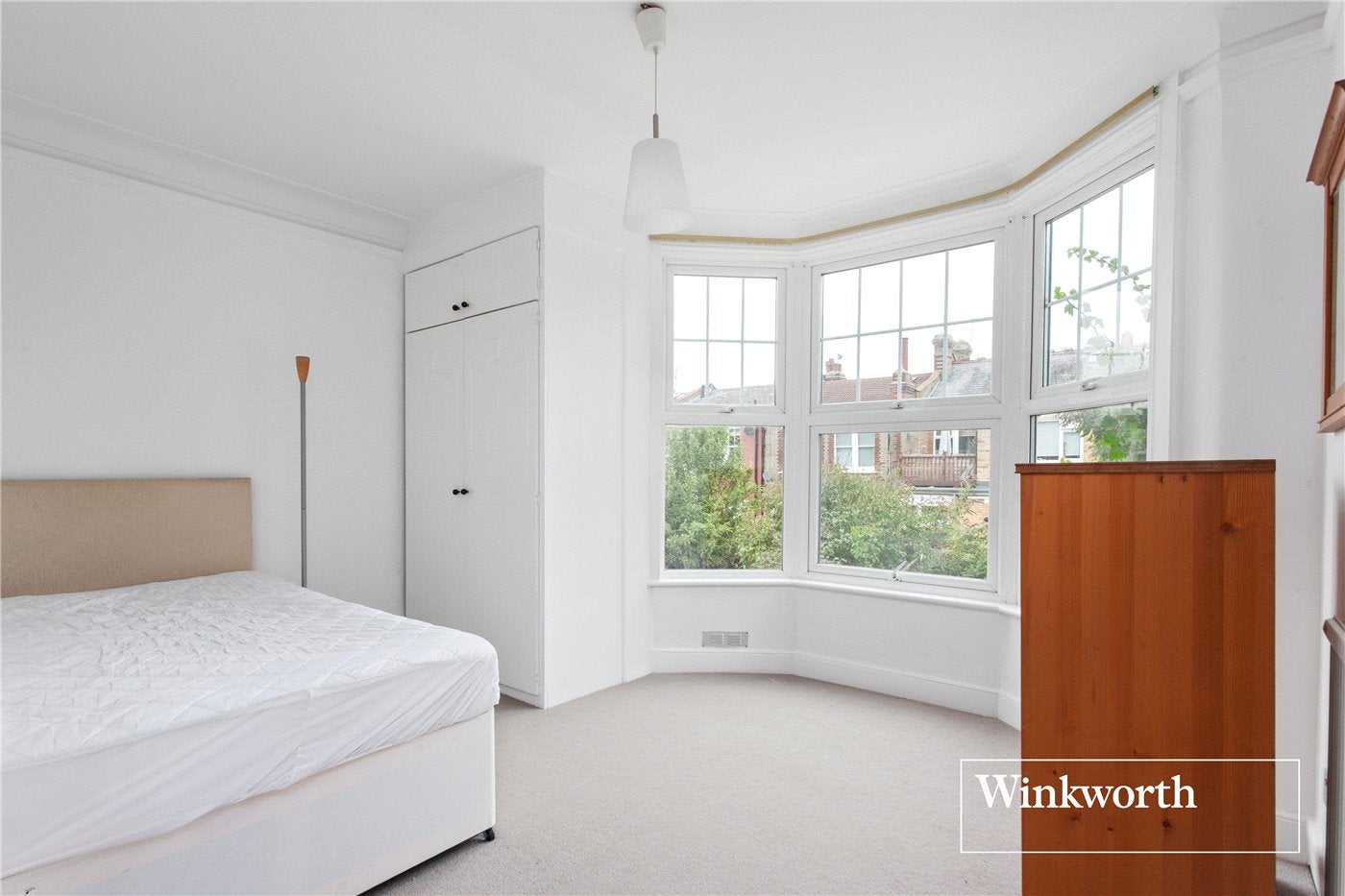 Flat Princes Avenue in Greater London
