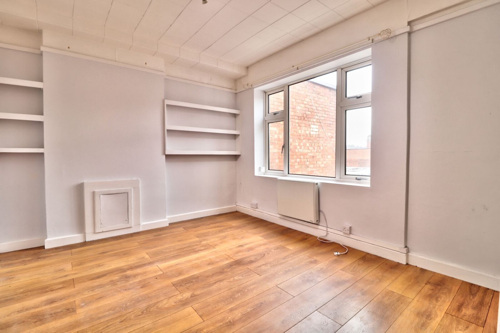 Flat Crendon Street in High Wycombe
