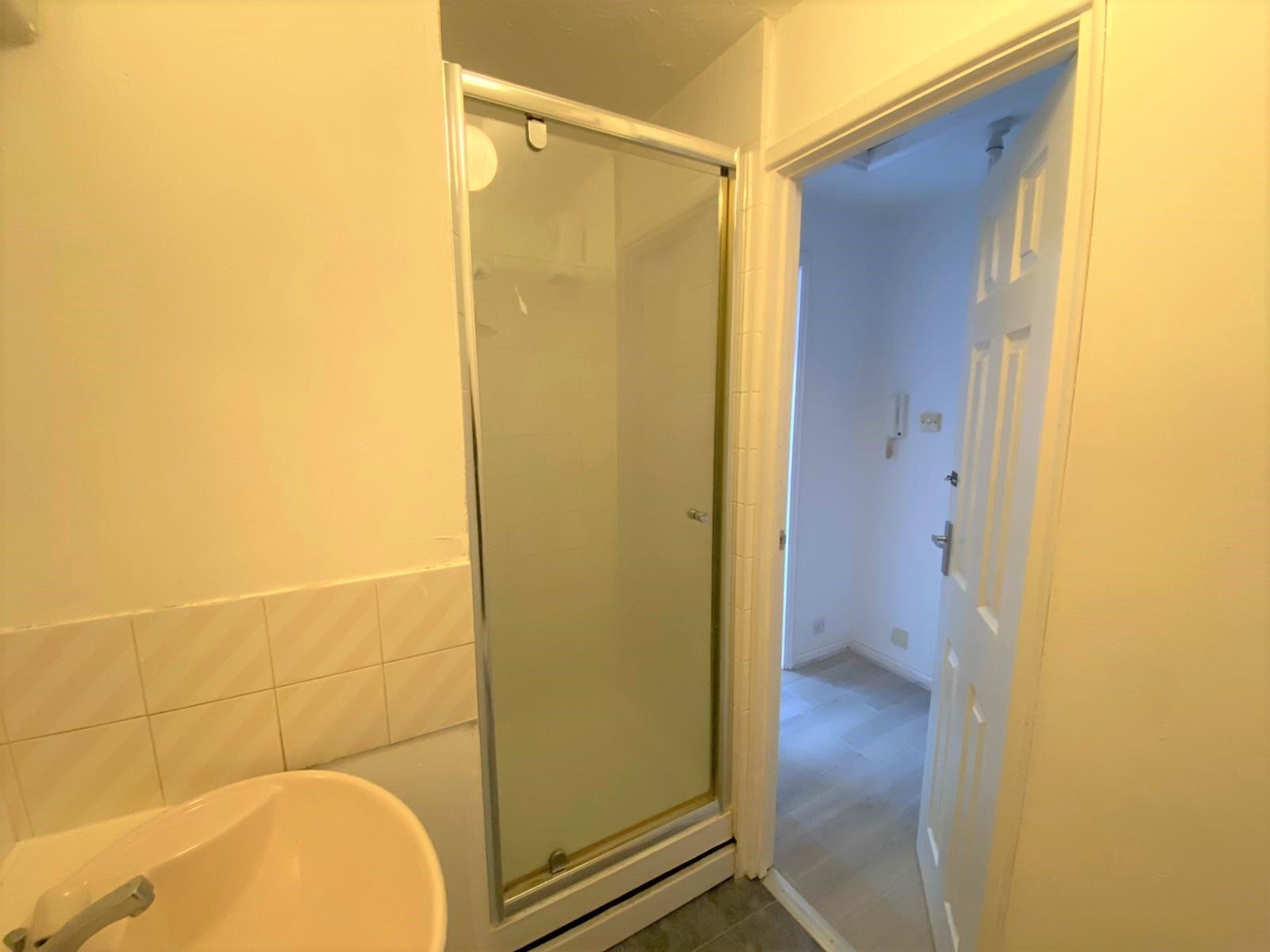 Flat Waterside Close in Greater London