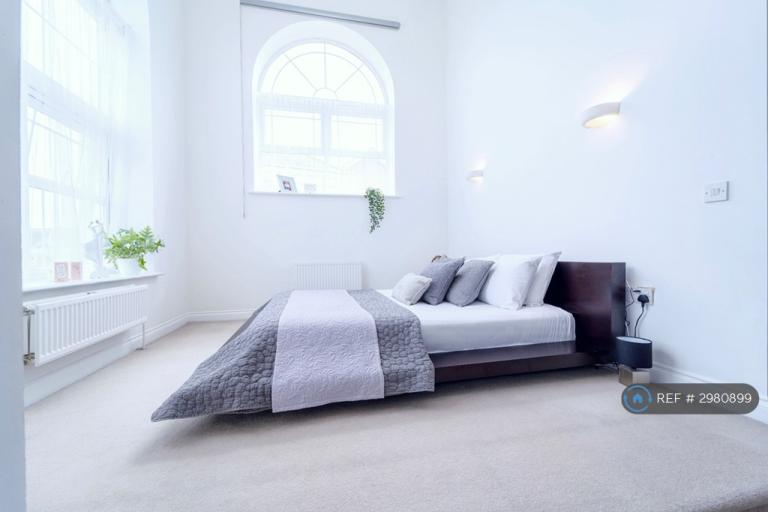 House Dettingen Crescent in Deepcut
