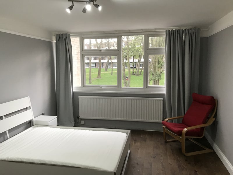 Room Coburg Crescent in Greater London