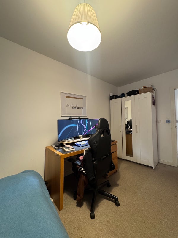 Room Brook Avenue in Greater London