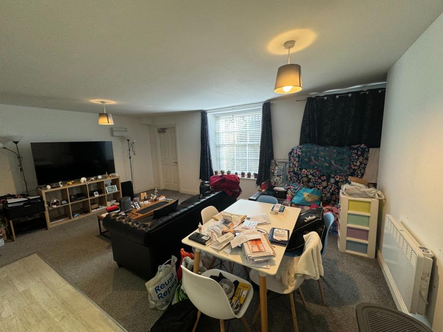 Flat Hamilton Square in Birkenhead