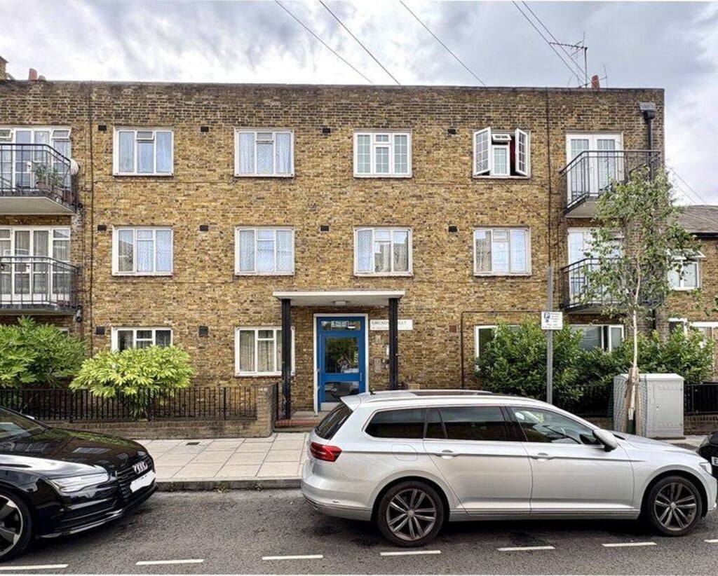 Room Grundy Street in Greater London