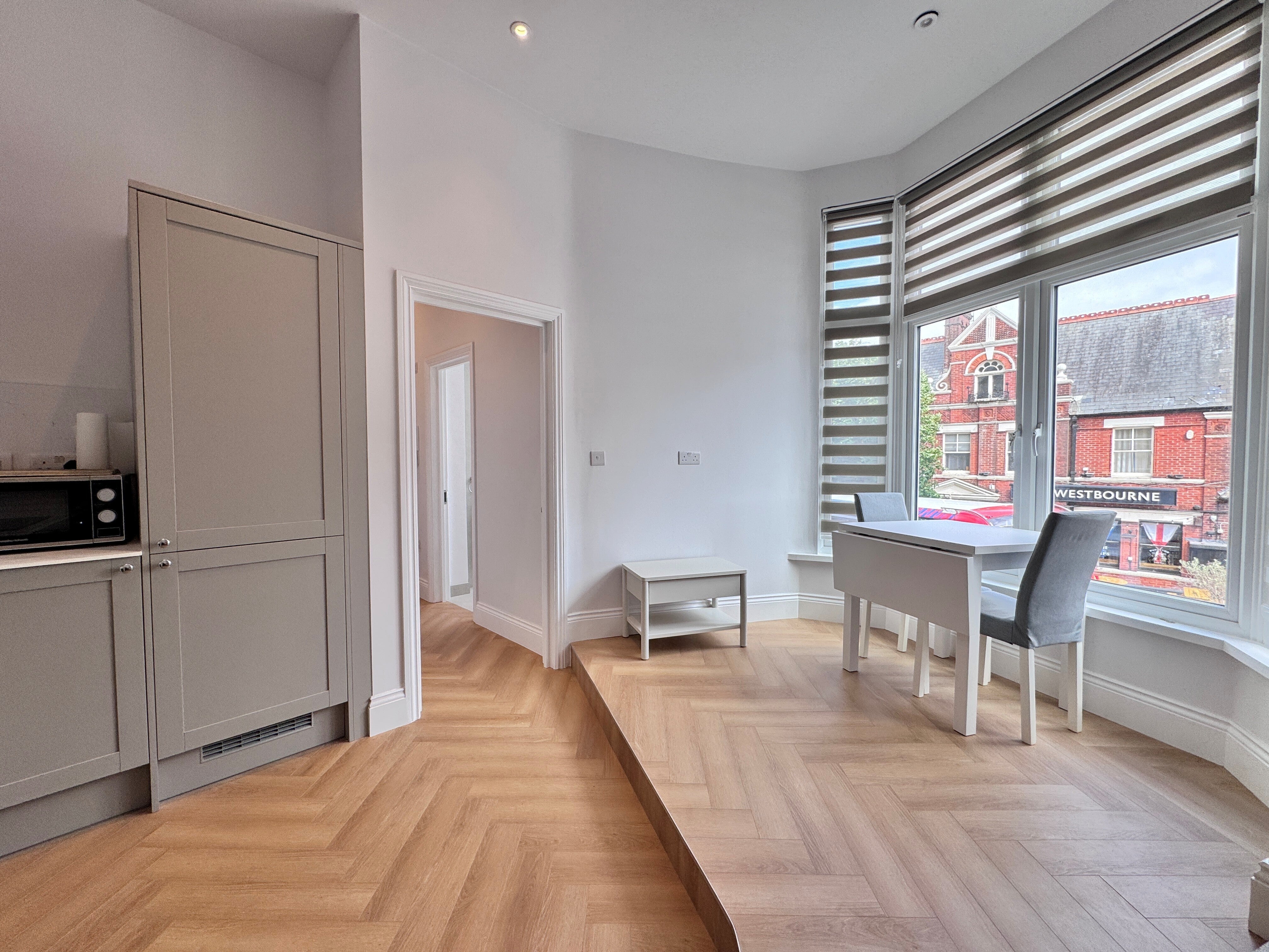 Flat Seamoor Road in Bournemouth