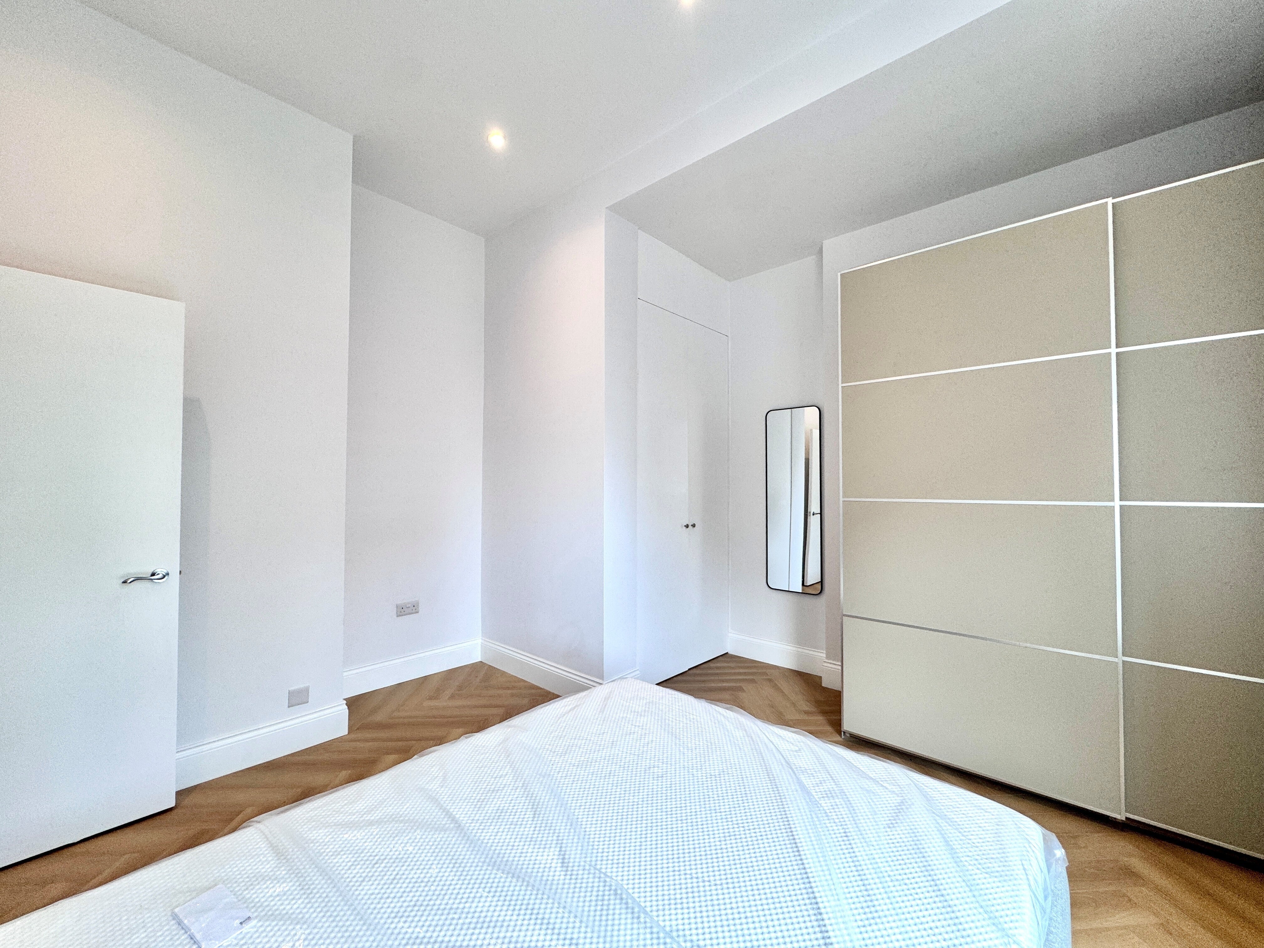 Flat Seamoor Road in Bournemouth