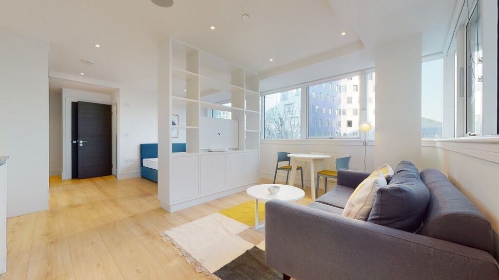 Flat Humphry Repton Lane in Greater London