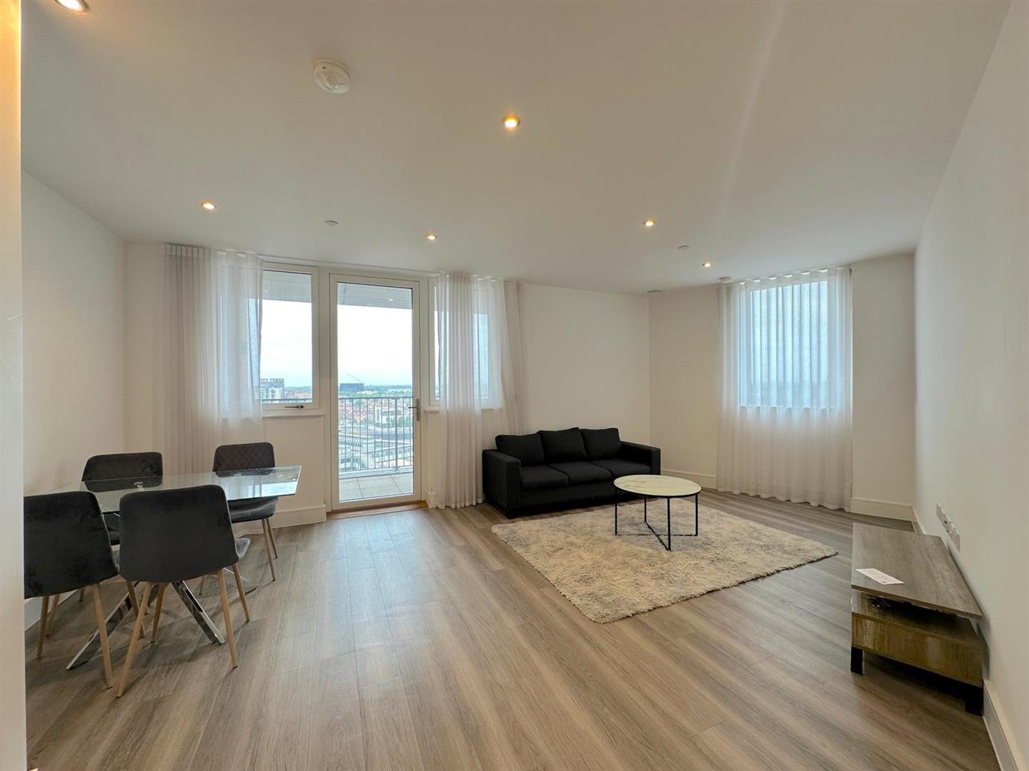 Flat Healum Avenue in Greater London