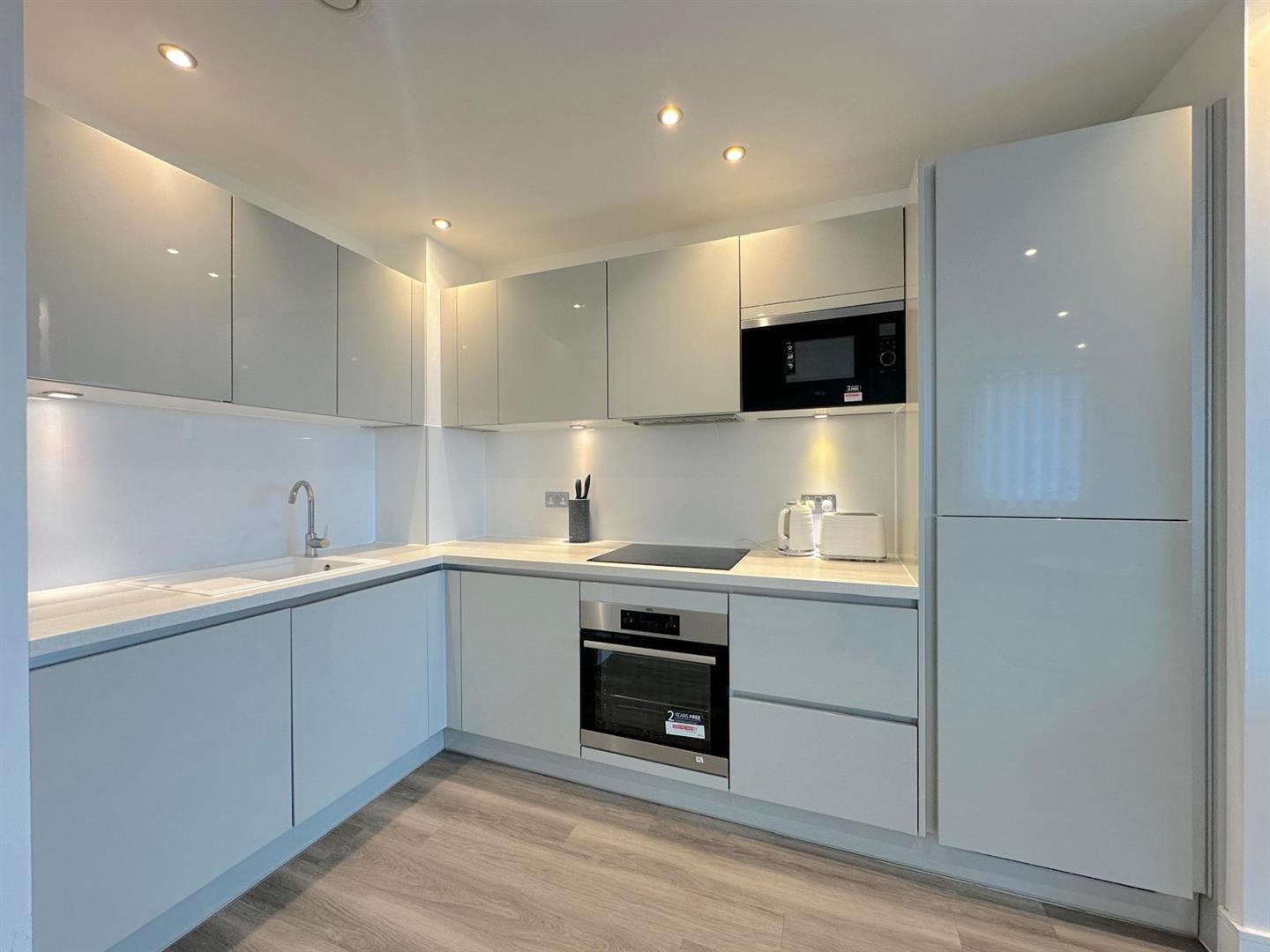 Flat Healum Avenue in Greater London