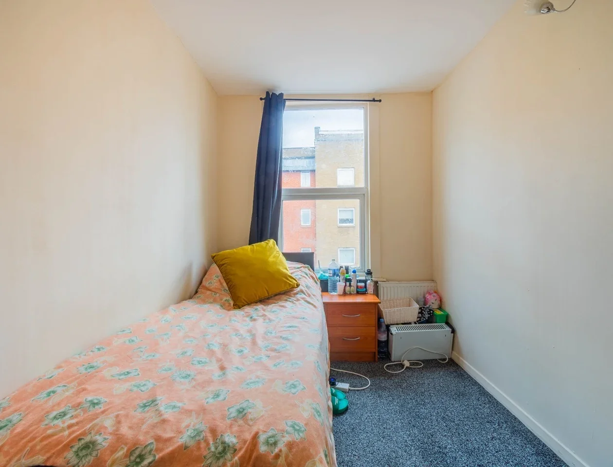 Room Hessel Street in Greater London