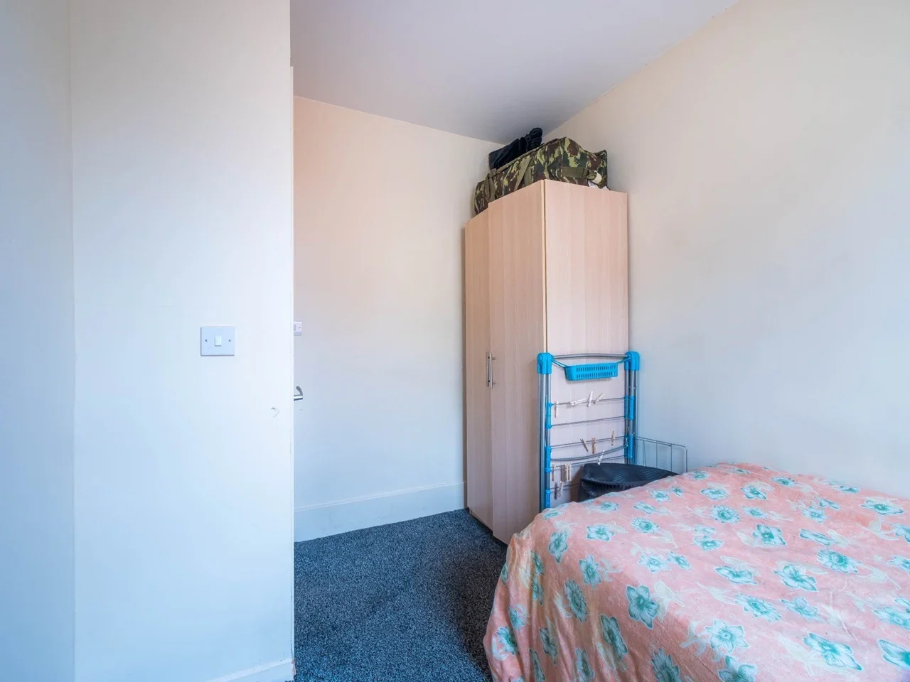 Room Hessel Street in Greater London
