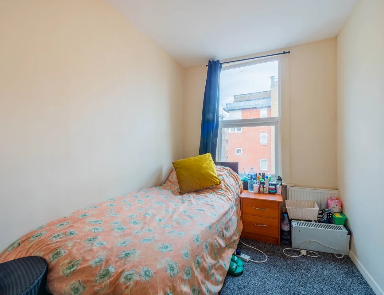 Room Hessel Street in Greater London
