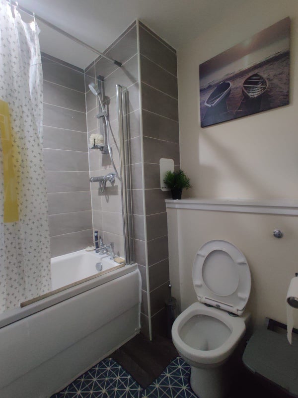 Room Muirhouse Parkway in City of Edinburgh