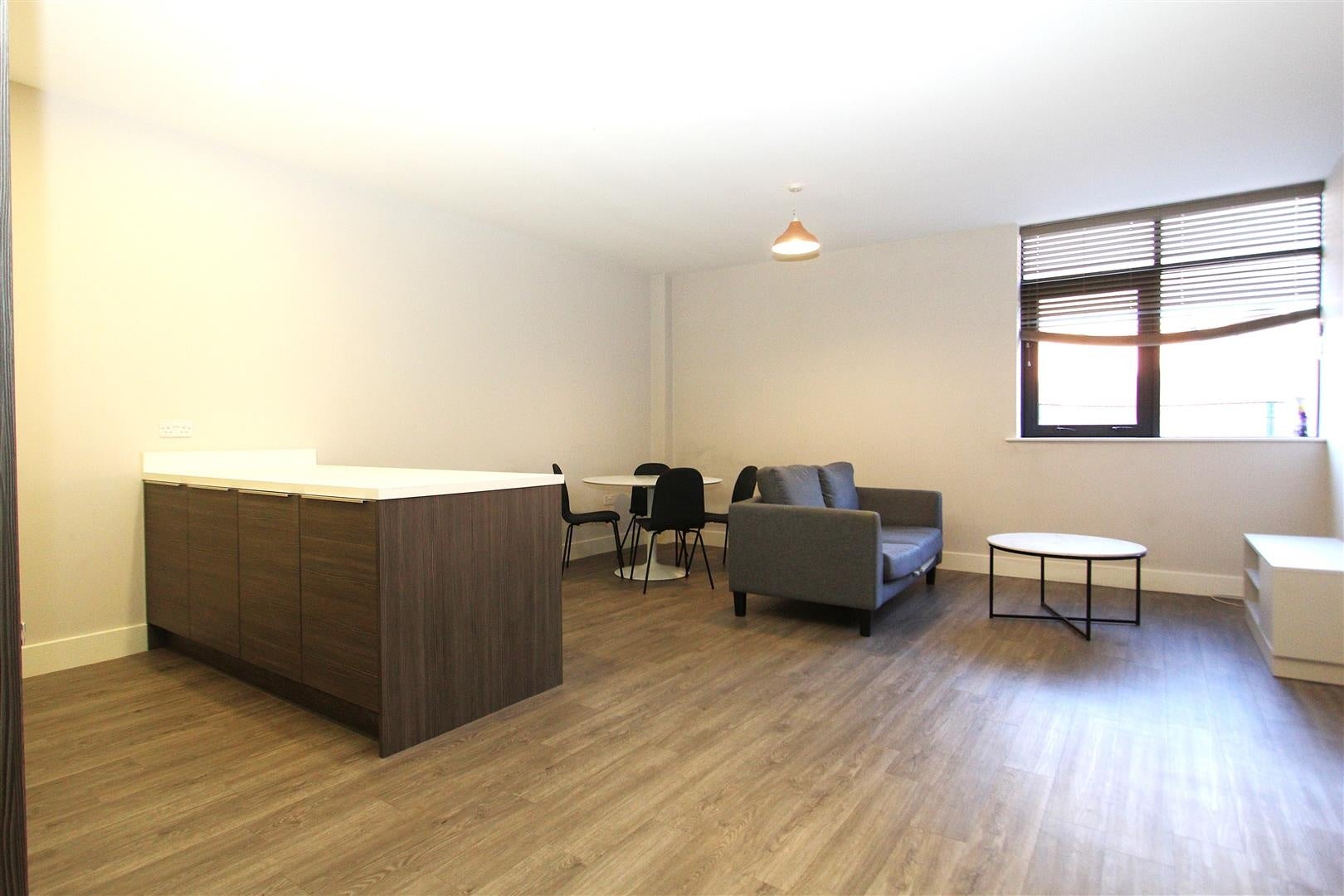 Flat Dawsons Square in Leeds
