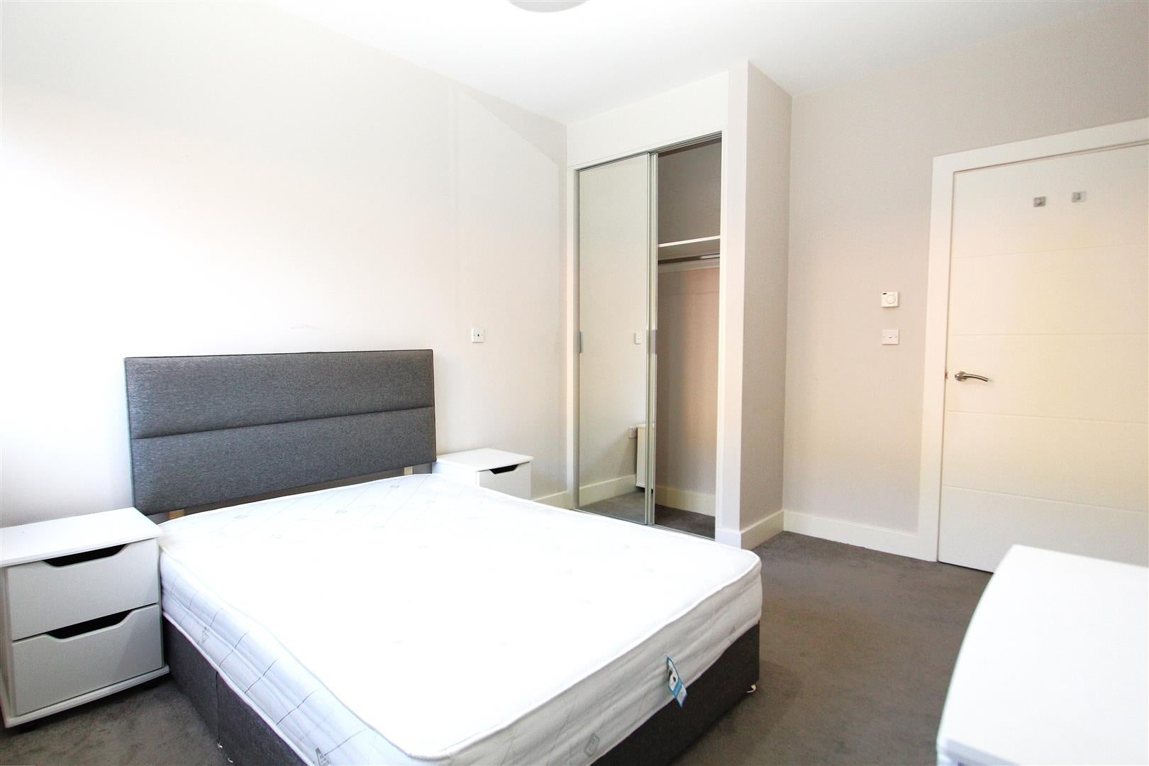 Flat Dawsons Square in Leeds