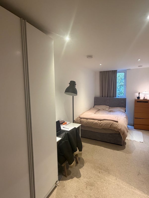 Room Logan Close in Greater London