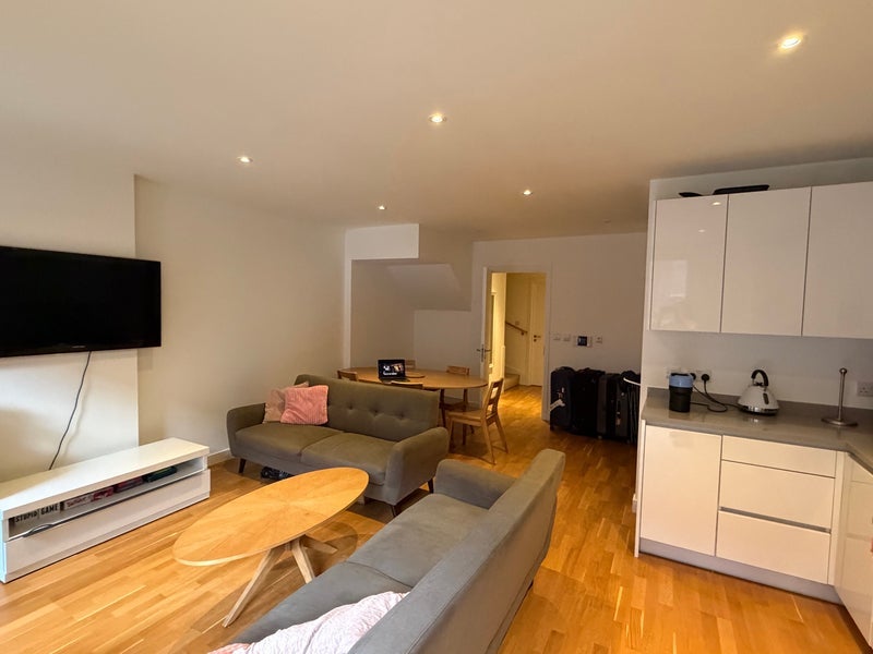 Room Logan Close in Greater London