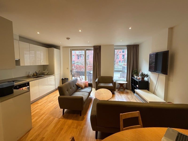 Room Logan Close in Greater London