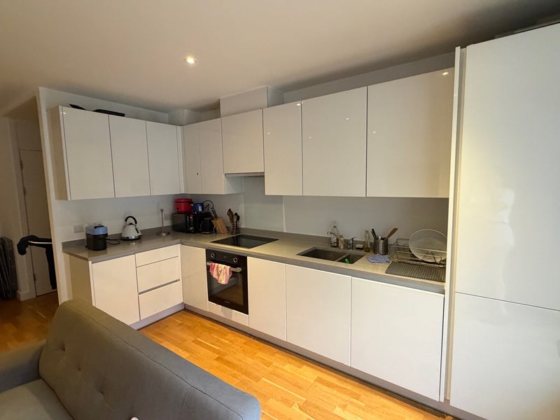 Room Logan Close in Greater London