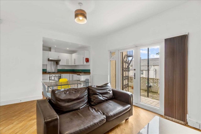 Flat Houndiscombe Road in Plymouth