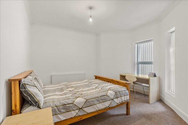 Flat Houndiscombe Road in Plymouth