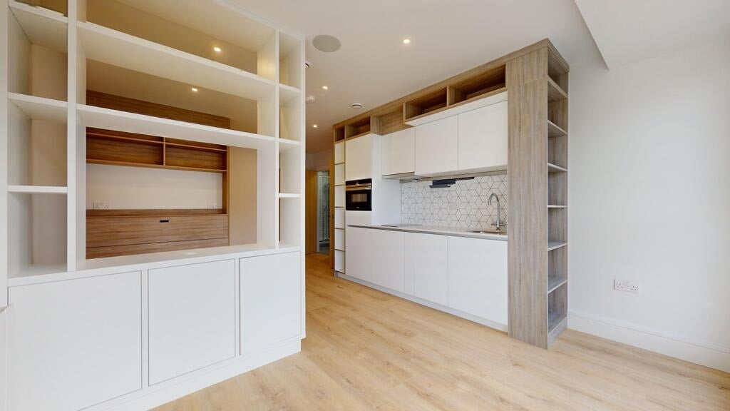 Flat Beverley Way in Greater London