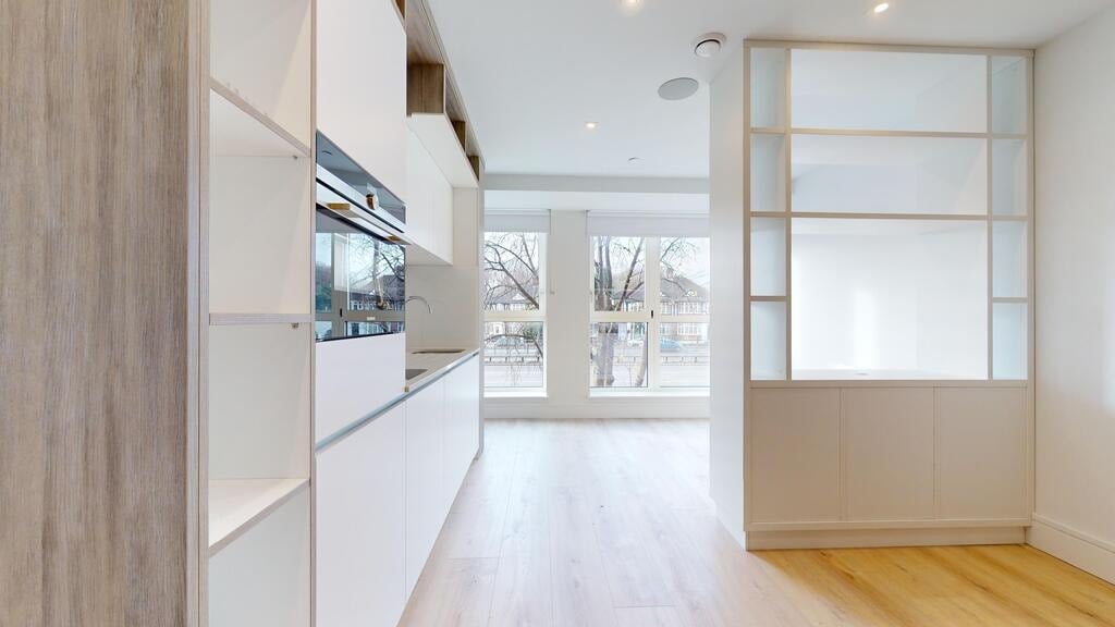 Flat Beverley Way in Greater London