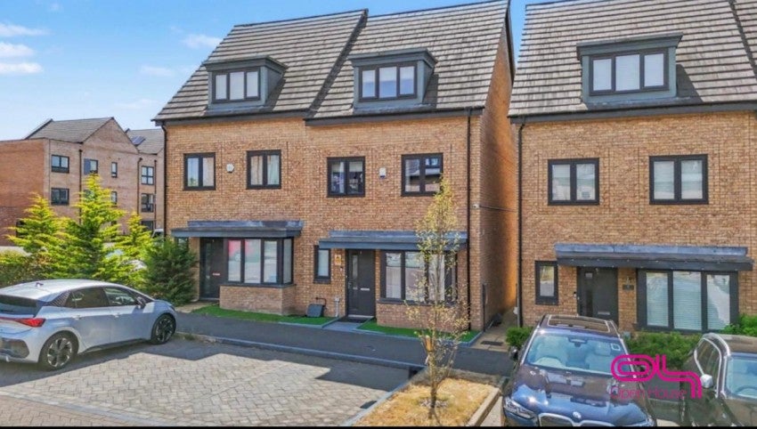 Flat Elm Road in Metropolitan Borough of Solihull