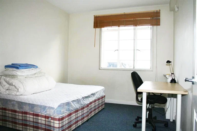 Flat Hammersmith Road in Greater London