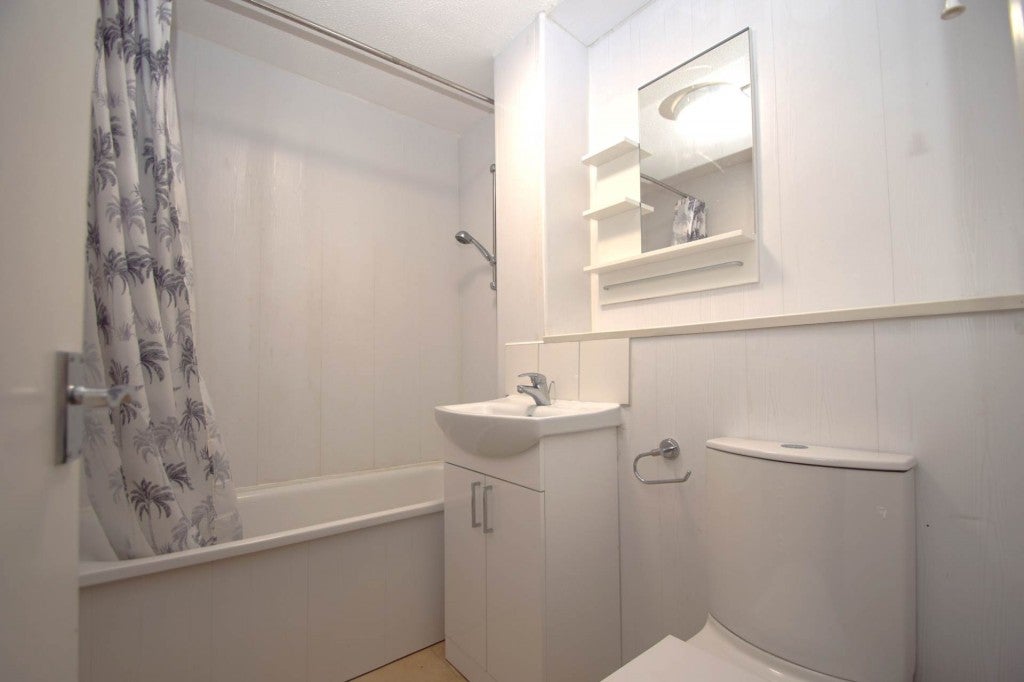 Flat Millstream Close in East Hertfordshire