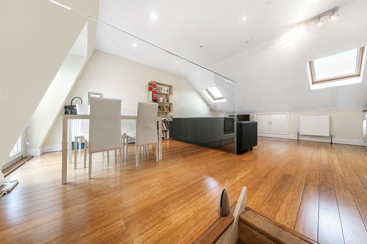 Flat Lyham Road in Greater London