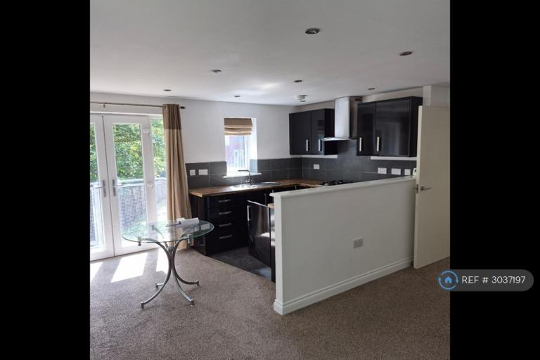 Flat Cumberland Avenue in Salford
