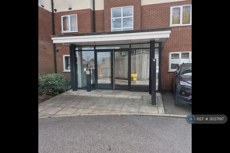 Flat Cumberland Avenue in Salford