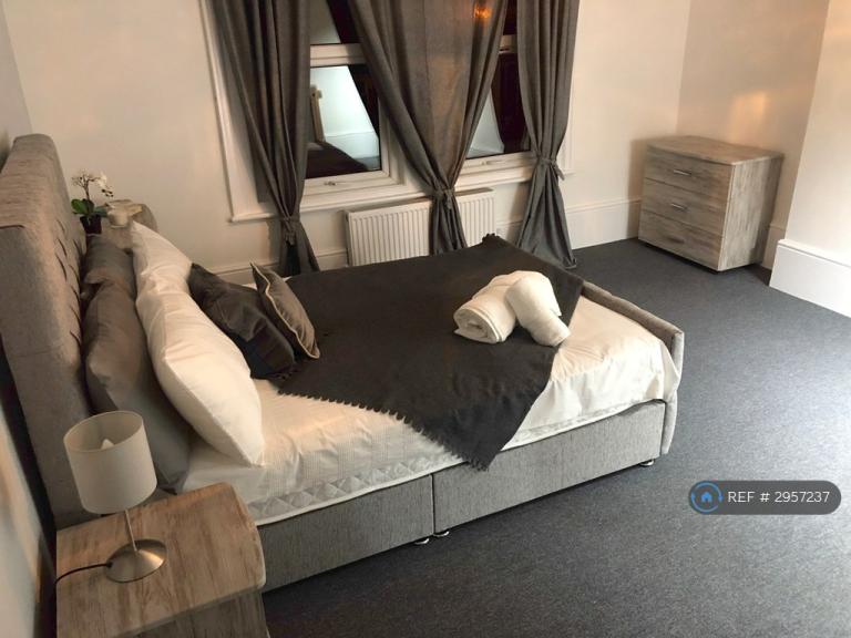 Room Dunstan Road in Burnham-on-Sea