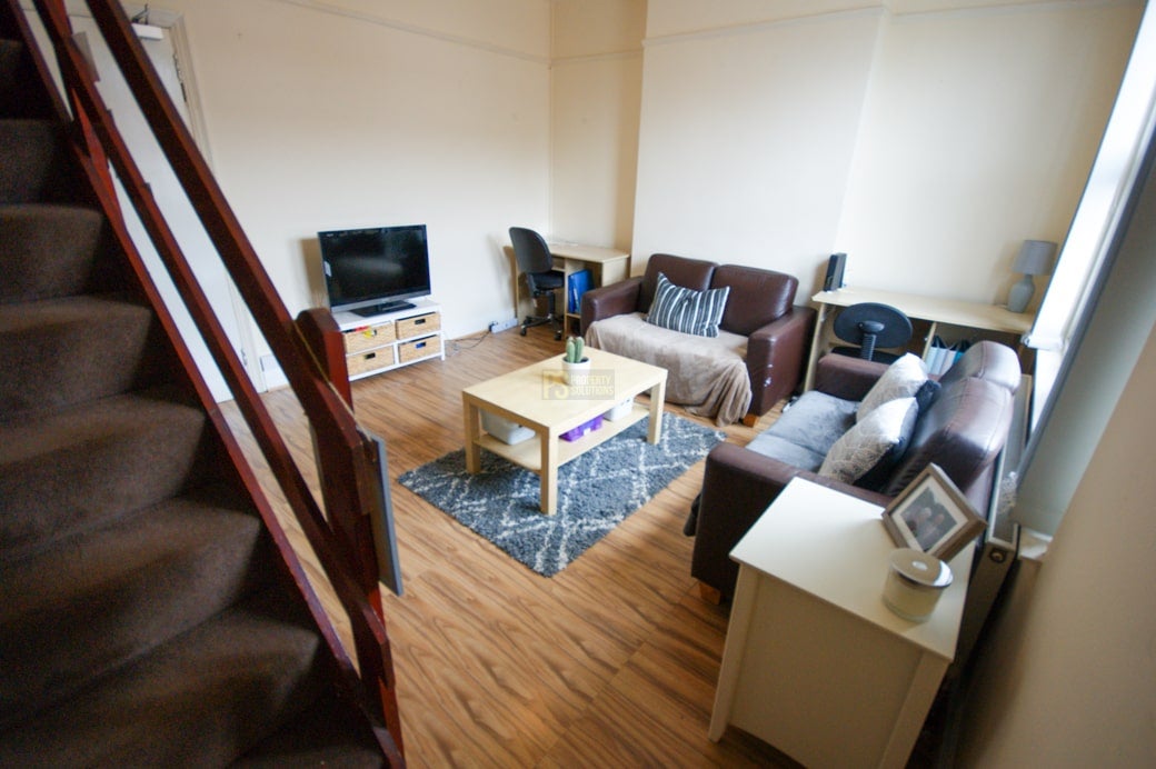 Flat Raddlebarn Road in Birmingham