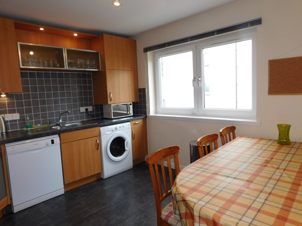 Flat Shaw Crescent in Aberdeen City