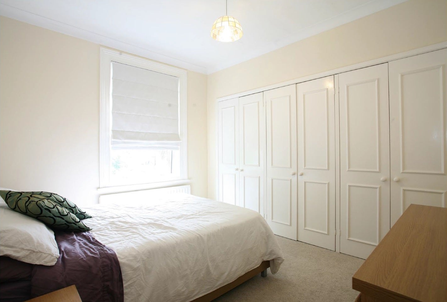 Flat Cathles Road in Greater London