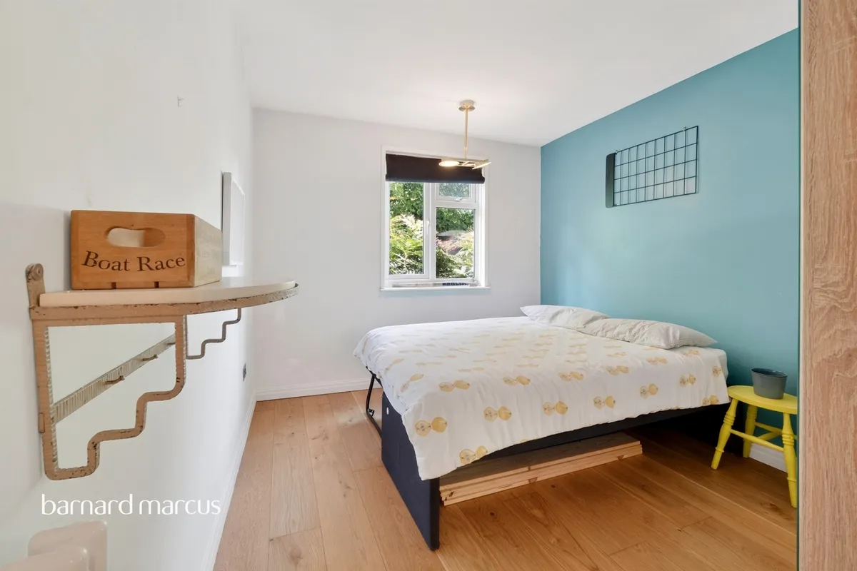 Flat Mortlake High Street in Greater London