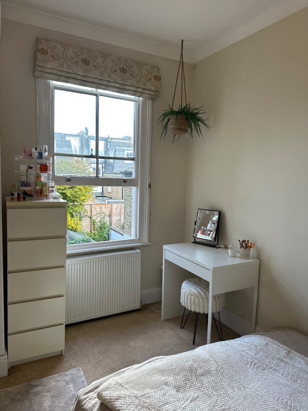 Room Cortayne Road in Greater London