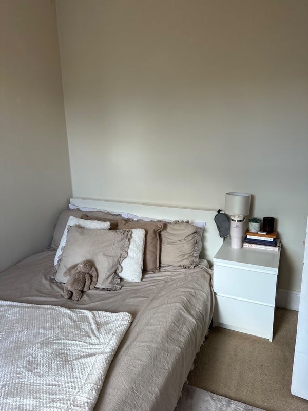 Room Cortayne Road in Greater London
